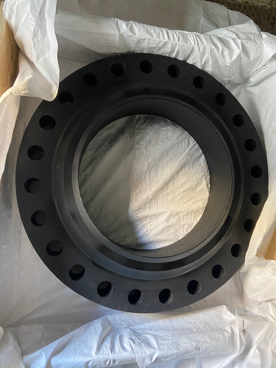 ASTM A182 alloy steel large diameter blind flange raised face packed for export — Cr-Mo F22 F91 large bore blind flange manufacturer Tesco Steel Mumbai India