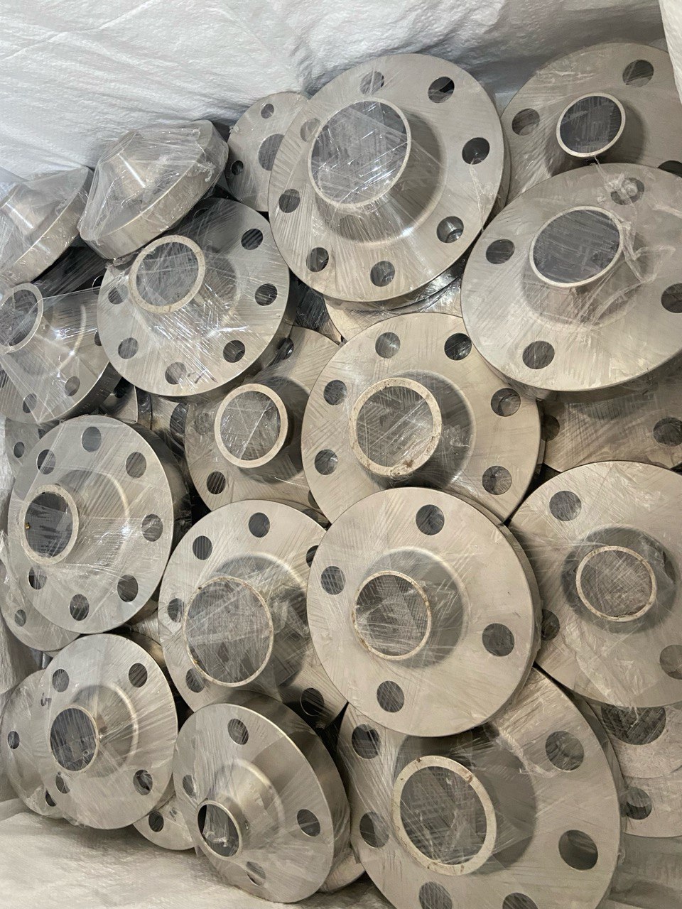 Monel 400 slip-on and weld neck flanges individually plastic-wrapped and bulk-packed for export — ASTM B564 UNS N04400, Tesco Steel & Engineering India