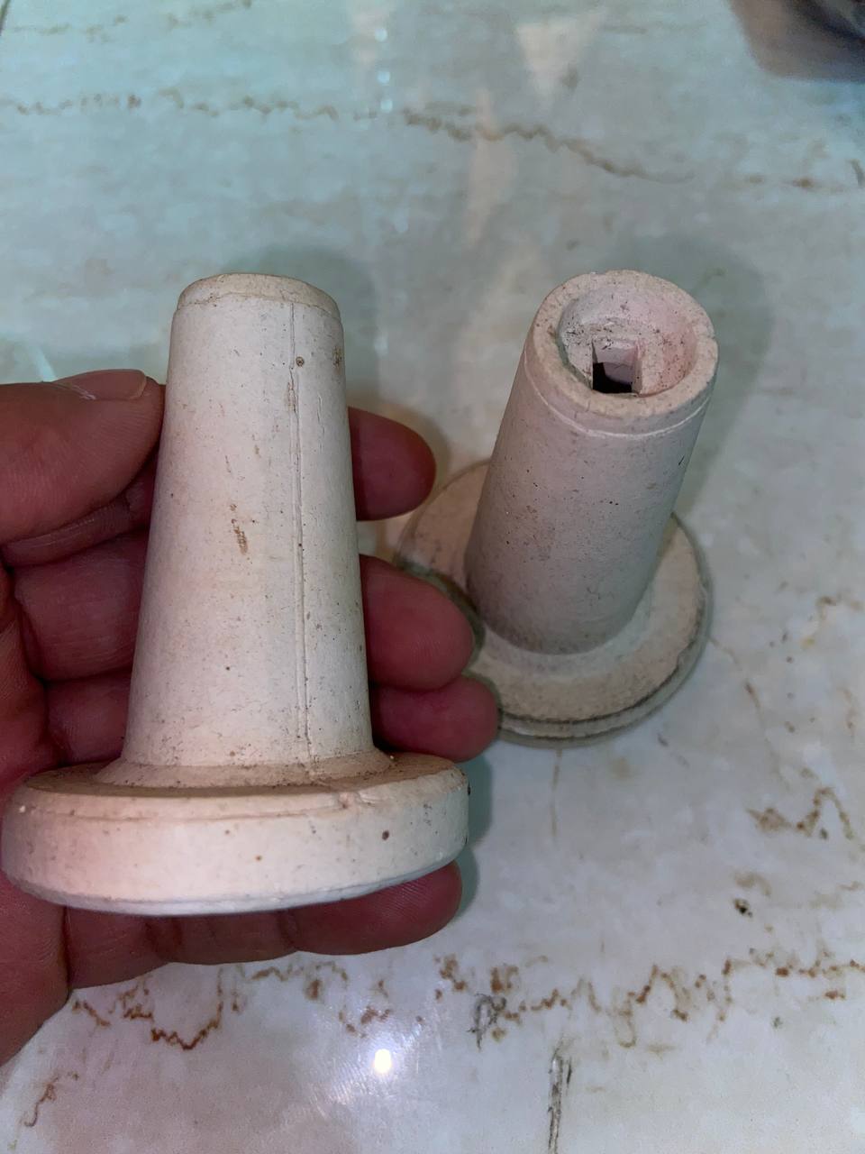 Ceramic cuplock (alumina greater than 50%) high-temperature cap for Insultwist insulation anchors