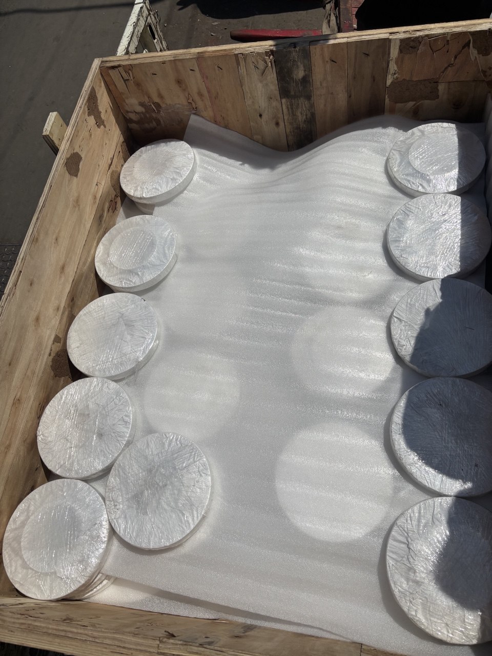 Duplex steel blind flanges individually foam-wrapped and arranged in wooden export crate — ASTM A182 F51 F60 S31803 S32205, Tesco Steel & Engineering