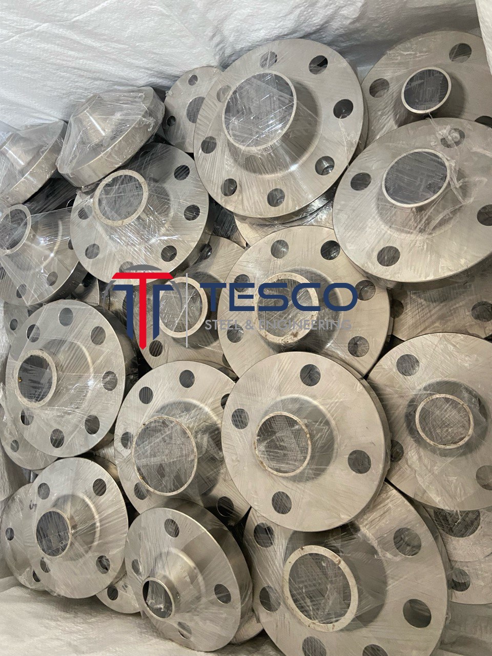 ASTM A182 duplex steel weld neck flanges individually plastic-wrapped and bulk-packed for export — F51 F60 S31803 S32205, Tesco Steel & Engineering India