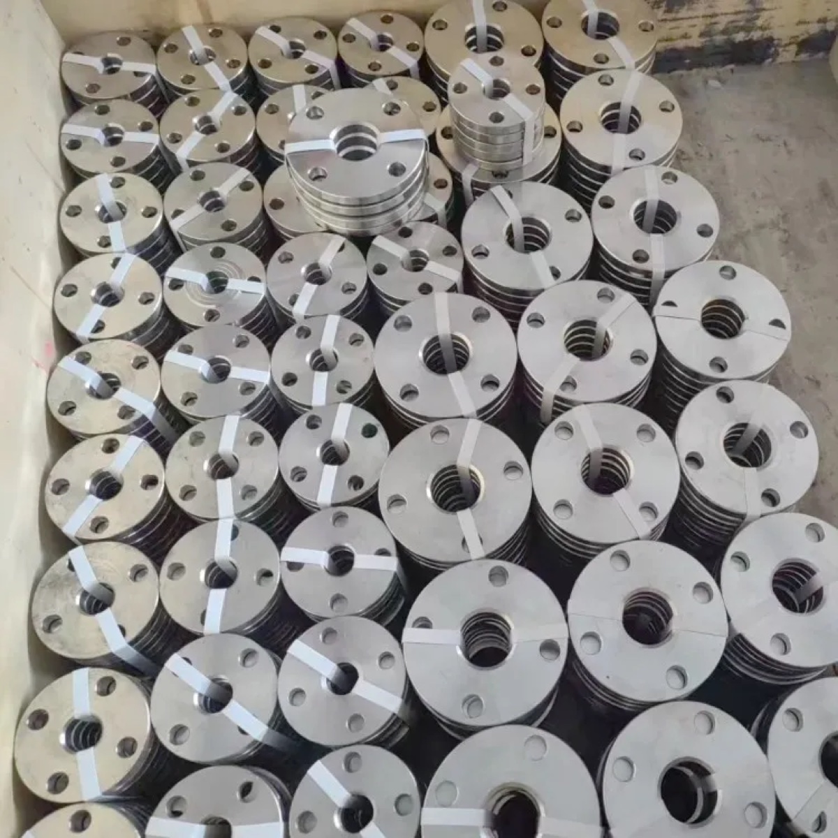 EN 1092-1 Type 01 plate and slip on flanges strapped in bundles at flange production works