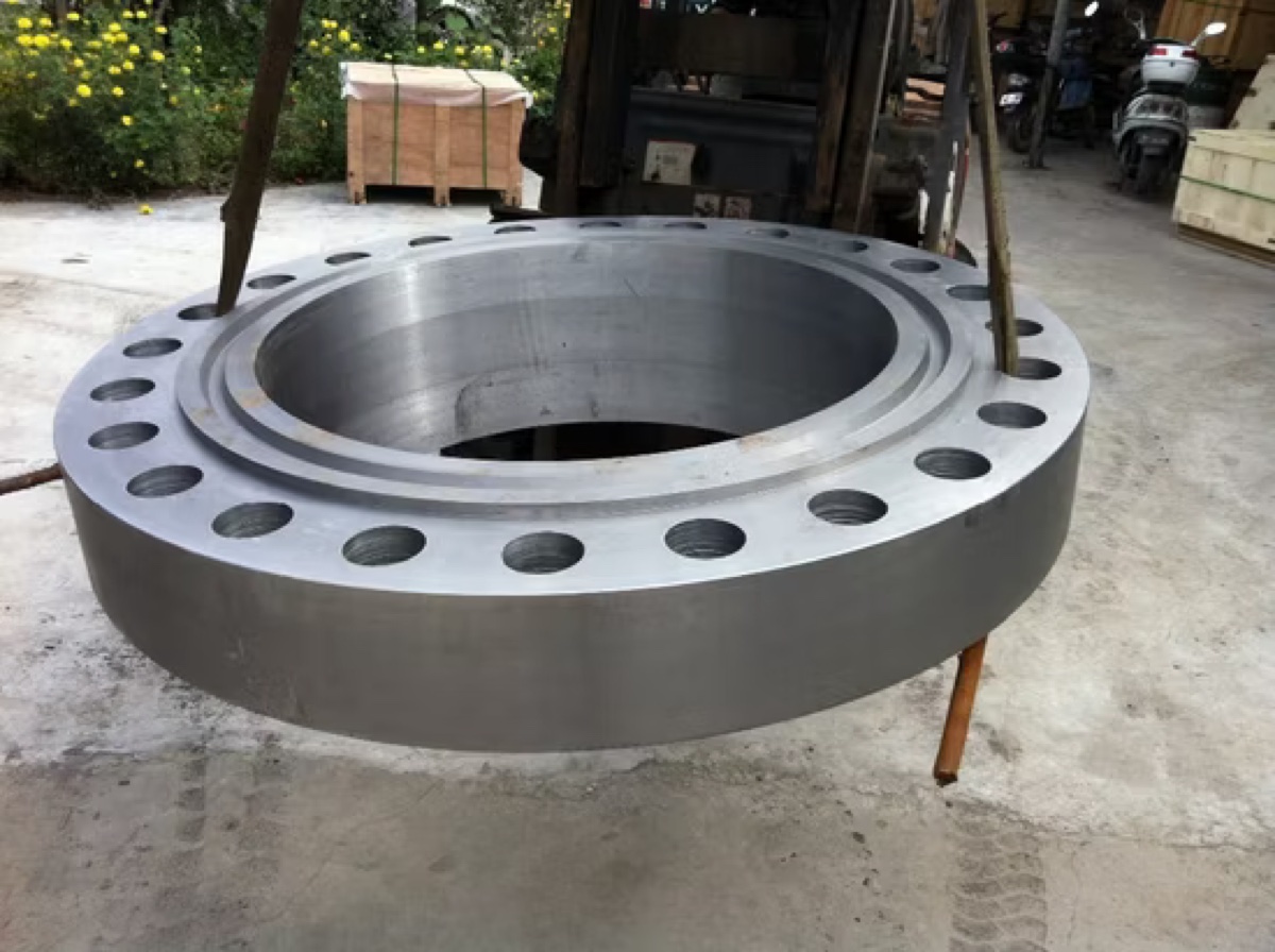 Large diameter flange with machined ring type joint groove at the flange works
