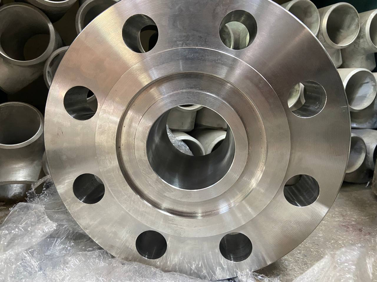 RTJ groove machined sealing surface on a weld neck flange for Inconel 625 overlay