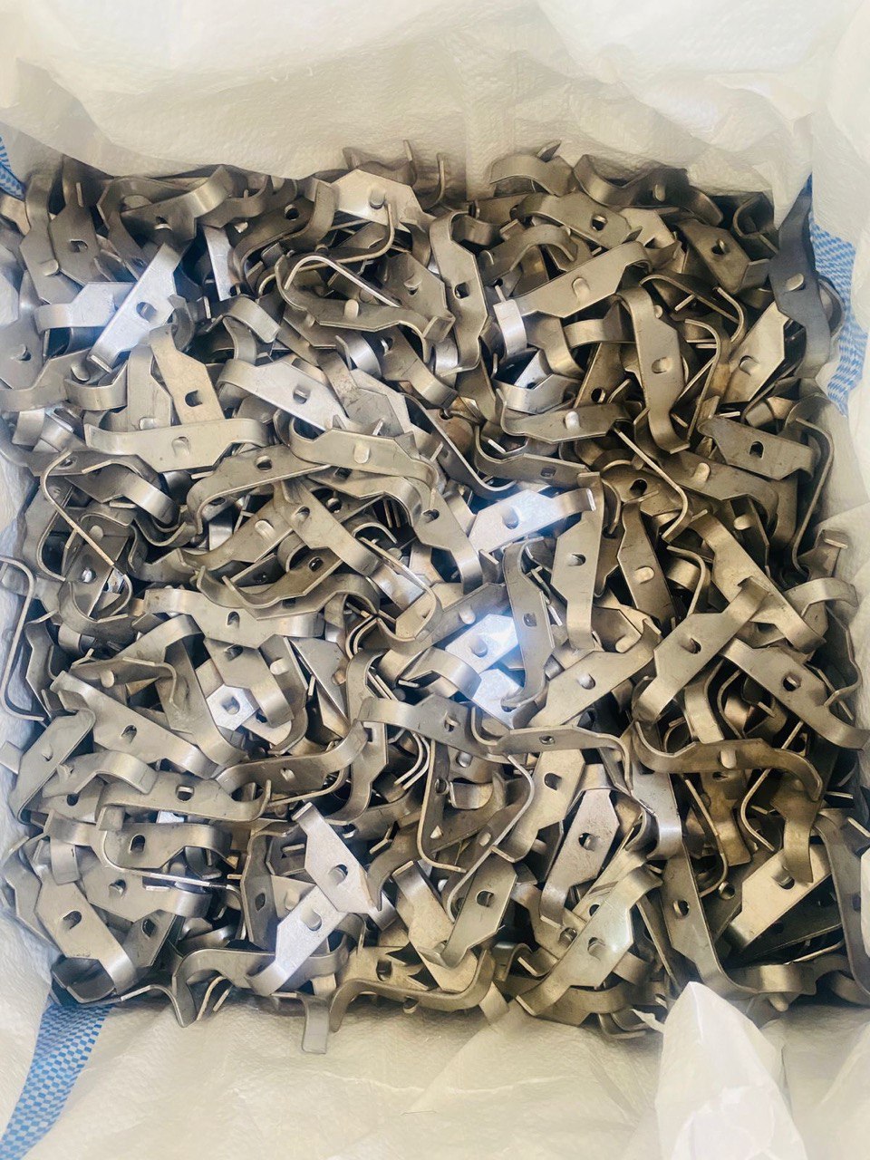 Speed clip washers for refractory ceramic fiber anchors