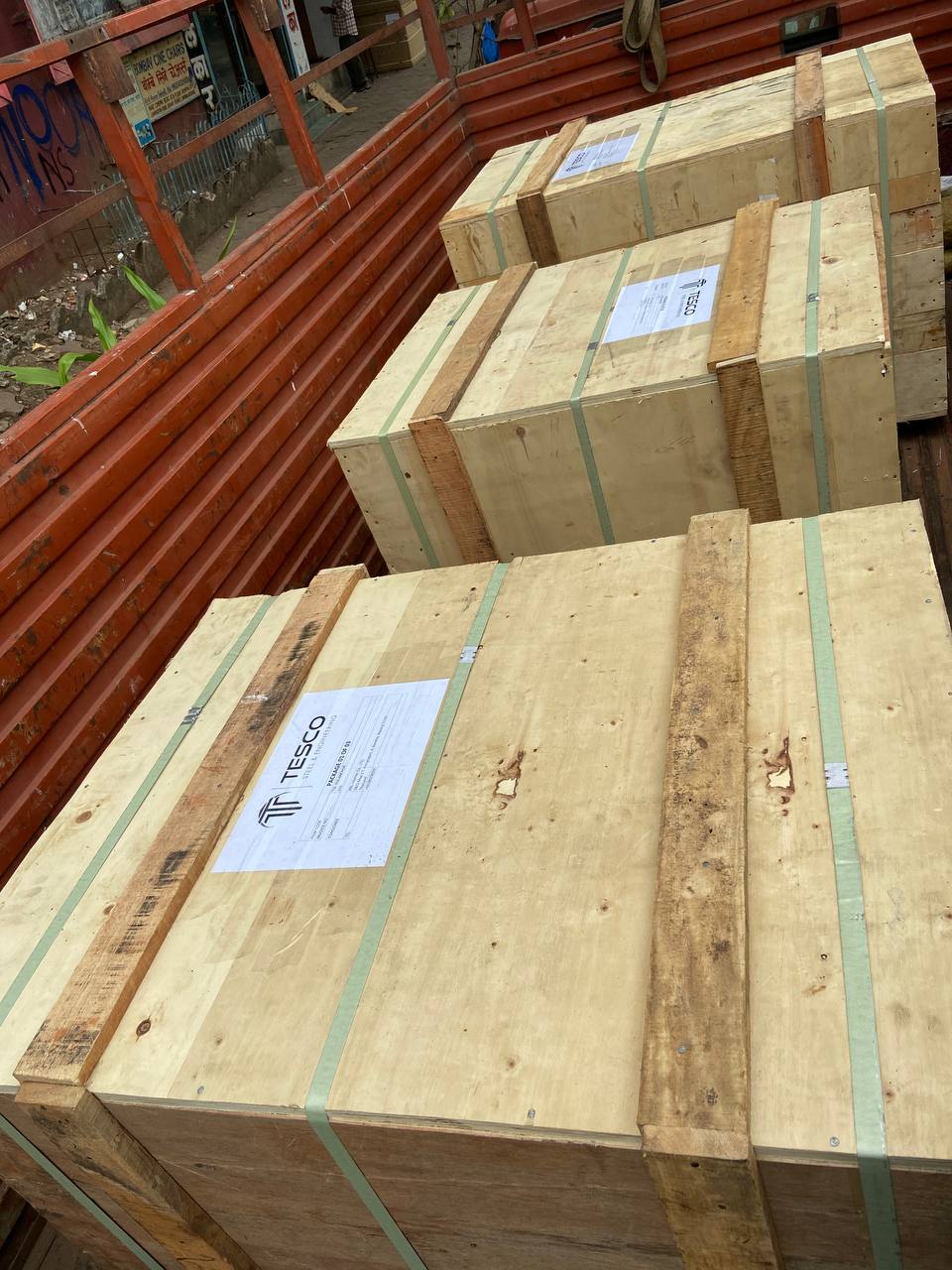 Tesco Steel & Engineering duplex steel flanges packed in labelled strapped sea-worthy wooden export crates ready for international shipping — ASTM A182 F51 F53 F60